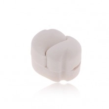 Biela zamatová krabička na dva prstene alebo náušnice, spojené slzičky