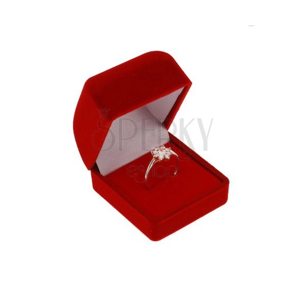 Zamatová krabička na prsteň alebo náušnice, červená farba, skosená vrchná časť