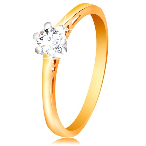 Zlatý 14K prsteň - číry zirkón v kotlíku z bieleho zlata, výrezy na ramenách - Veľkosť: 55 mm