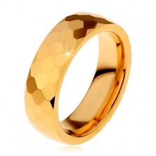 Volfrámový prsteň zlatej farby, vybrúsené lesklé šesťhrany, 8 mm