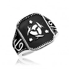 Oceľový prsteň, čierny obdĺžnik s keltským uzlom a tromi hviezdami