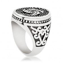 Oceľový prsteň, bodkovaný ovál s keltským motívom, ornamenty na ramenách
