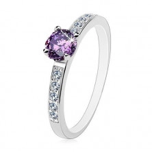 Strieborný prsteň 925, okrúhly zirkón fialovej farby, číre zirkóny na ramenách