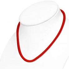 Červený náhrdelník obtočený lesklou niťou, nastaviteľná dĺžka, karabínka