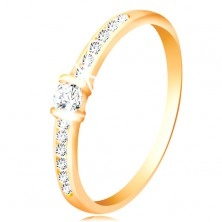 Zlatý prsteň 14K - číre trblietavé ramená, vyvýšený okrúhly zirkón čírej farby