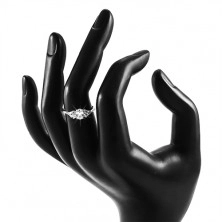 Zásnubný prsteň, striebro 925, väčší číry zirkón v strede a menšie po stranách