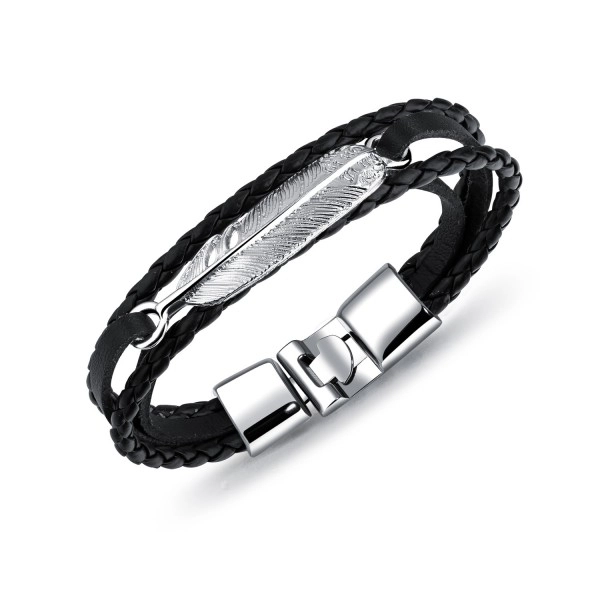 Čierny koženkový náramok s pierkom striebornej farby, pletené pásy