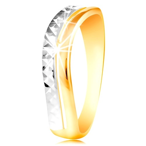 Zlatý prsteň 585 - vlnka z bieleho a žltého zlata, ligotavý brúsený povrch - Veľkosť: 56 mm