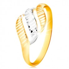 Zlatý prsteň 585 - tri vlnky zo žltého a bieleho zlata, ligotavé zárezy