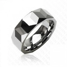 Volfrámový prsteň striebornej farby, geometricky brúsený povrch, 8 mm