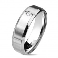 Oceľový prsteň striebornej farby, matný pás s čírym zirkónom, 6 mm