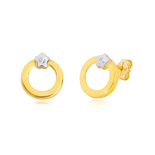 E-shop Šperky Eshop - Briliantové náušnice v 14K zlate - kruh s diamantom v kvietku z bieleho zlata BT504.20