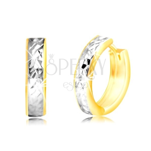 Náušnice zo 14K zlata - úzky krúžok s brúseným pásom v bielom zlate