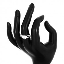 Strieborný 925 prsteň - trblietavý štvorcový zirkón, rozdvojené zirkónové línie