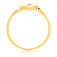 Ligotavý prsteň v žltom 9K zlate - lesklý a zirkónový zalomený pásik