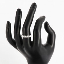 Strieborný prsteň 925 - úzke lesklé ramená, päť ligotavých zirkónov v kotlíku