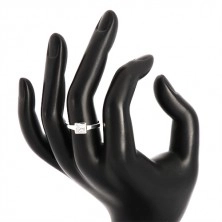 Strieborný prsteň 925 - úzke lesklé ramená, transparentný zirkónový štvorec