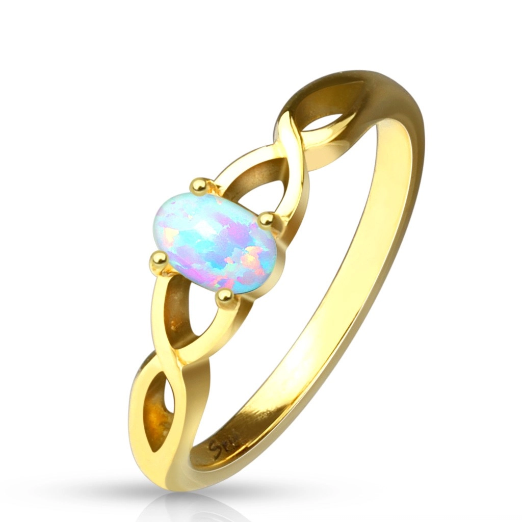 Oceľový prsteň zlatej farby - syntetický opál s dúhovými odleskami, prepletené ramená - Veľkosť: 56 mm