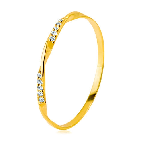Zlatý 585 prsteň - hladká zvlnená línia zdobená ligotavými zirkónikmi v čírom odtieni - Veľkosť: 57 mm