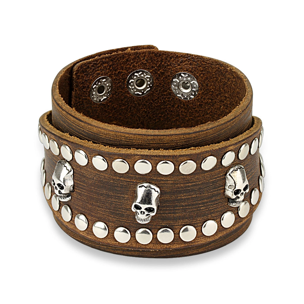 E-shop Šperky Eshop - Kožený náramok v hnedej farbe - široký pás vybíjaný lebkami a okrúhlymi nitmi T01.11