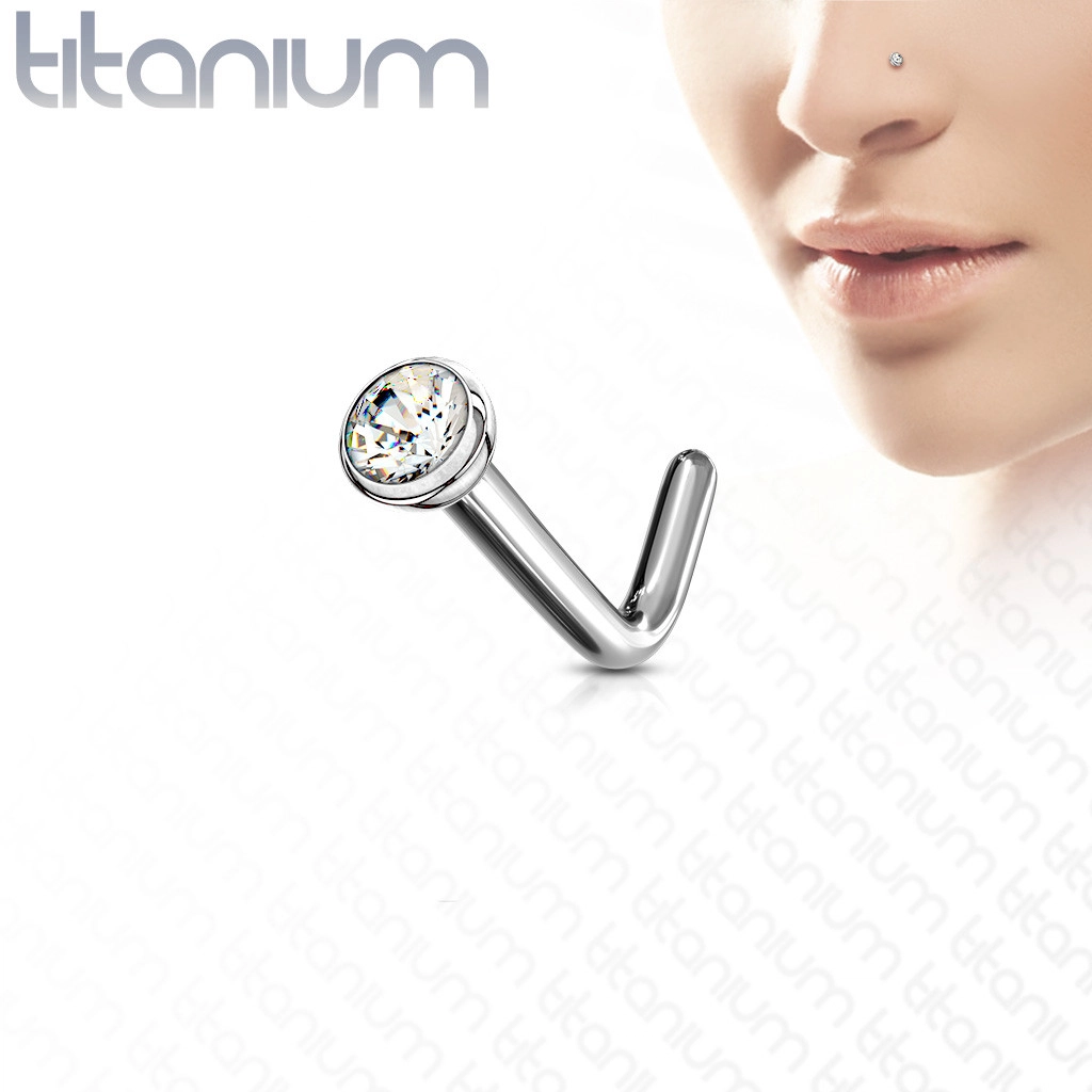 Zahnutý piercing do nosa z titánu - číry okrúhly zirkón v objímke, 0,8 mm - Rozmer: 0,8 mm x 6 mm x 2,5 mm