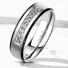 Oceľový prsteň s matným povrchom - ozdobený trblietavými zirkónmi v záreze, čierne lemovanie, 6 mm