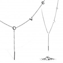 Lesklý náhrdelník z ocele - písmená s plochým povrchom vytvárajúce slovo "LOVE"