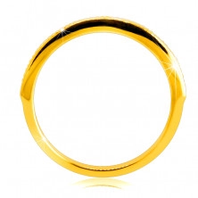 Diamantový prsteň zo žltého 14K zlata - jemné ozdobné zárezy, číry briliant, 1,3 mm 