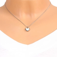 Oceľový náhrdelník, strieborná farba - jemná retiazka, prívesok srdce s dúhovými odleskami