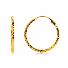 Okrúhle náušnice v žltom 585 zlate zdobené diamantovým rezom, hranaté ramená, 18 mm