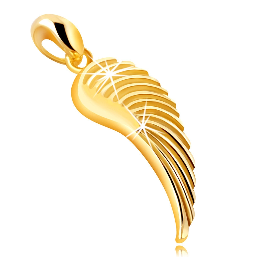 Prívesok so žltého 375 zlata - anjelské krídlo, lesklý gravírovaný povrch