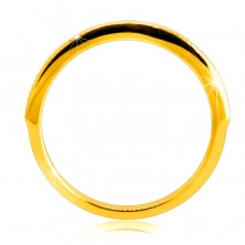 Prsteň zo žltého 14K zlata - jemné ozdobné zárezy, číry zirkón, 1,3 mm 