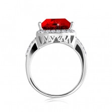 Strieborný 925 prsteň, mohutný červený zirkón - trojuholník, drobné zirkóniky, výrezy