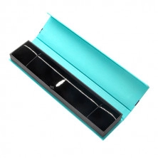 Darčeková krabička na briliantové šperky - tyrkysové prevedenie s logom a čiernou mašľou, podlhovastý tvar