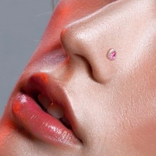 Piercing do nosa z chirurgickej ocele - farebná zirkónová slza, ródiovaný