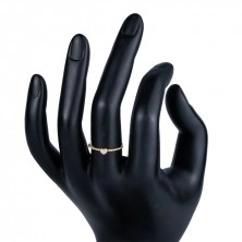 Zlatý 14K prsteň – srdiečko so zirkónmi, vrúbkované ramená