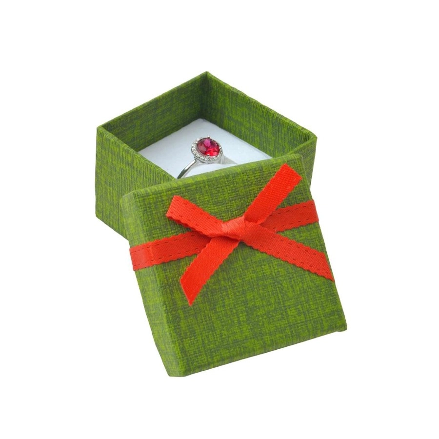E-shop Šperky Eshop - Vianočná krabička na šperky - zelený štvorec s červenou mašľou Y31.13