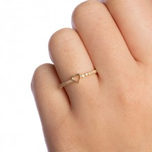 Zlatý prsteň zo 14K žltého zlata - obrys srdca, kvietky z čírych zirkónov