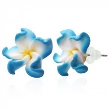 Fimo náušnice - modro-biele lupene, kvet Plumeria