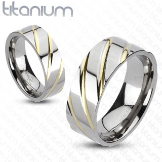 Titánový prsteň striebornej farby - prúžky v zlatej farbe - Veľkosť: 67 mm