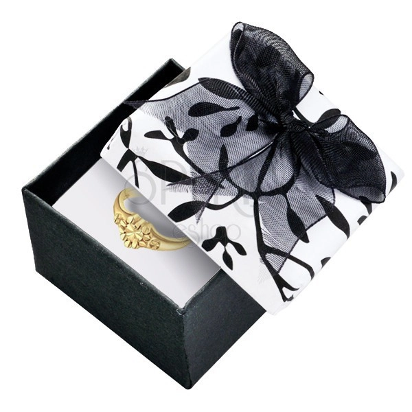 Krabička na darček - čiernobiela s lístkami a mašličkou