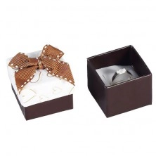 Krabička so srdiečkami zlatej farby na šperk, hnedá mašľa