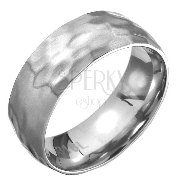Oceľový prsteň - vypuklá obrúčka, oválne a obdĺžnikové priehlbiny
