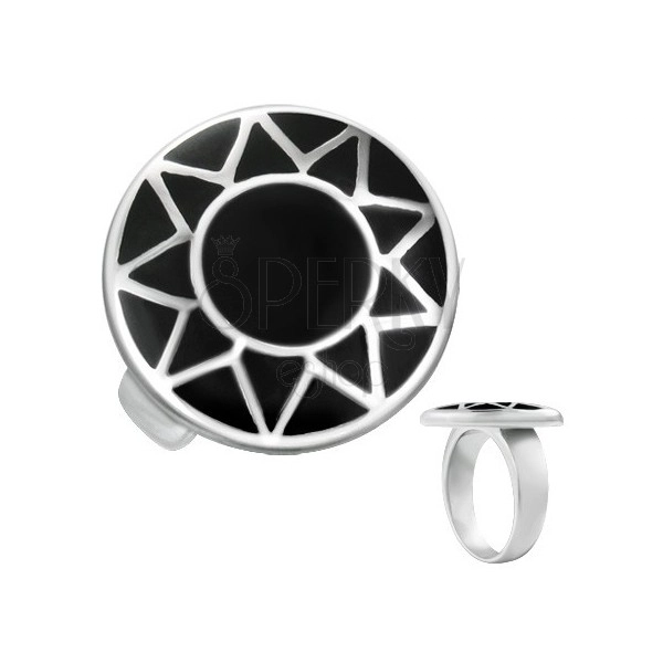 Oceľový prsteň s obrysom slnka striebornej farby v čiernom kruhu