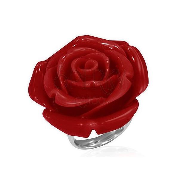 Prsteň z ocele - červená vykvitnutá ruža zo živice