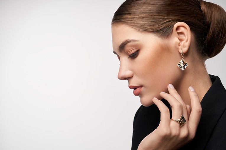 model-demonstrating-earrings-ring_1.jpg